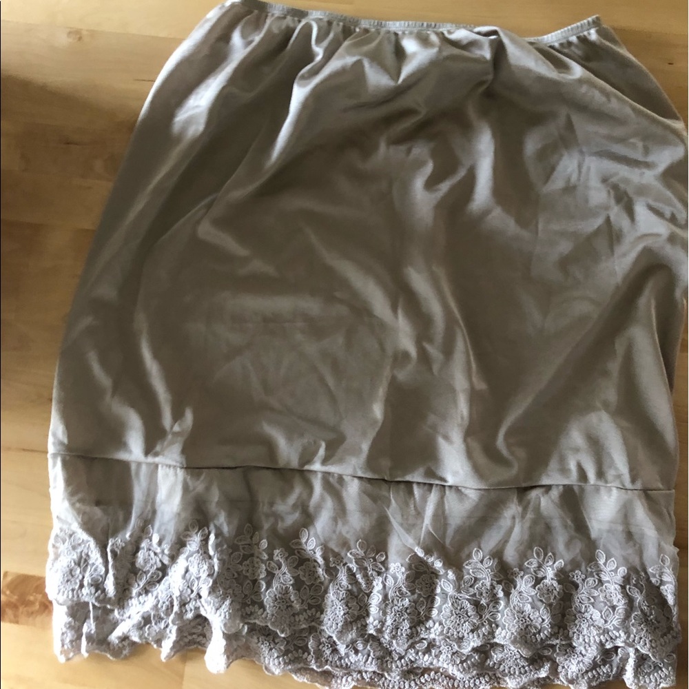 Lace half slip skirt extender